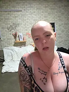 Snapshot of Melissa1994- chatting on June 28, 2026, 8:59 pm Melissa1994- online show from June 28, 2026, 8:59 pm