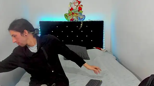 shelby  hotshoww online show from December 18, 2024, 1:15 am