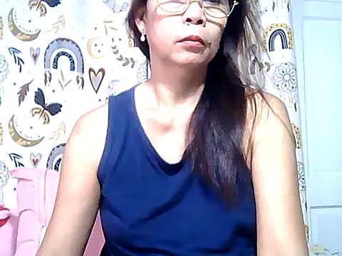 Snapshot of urwife_tobe chatting on April 23, 2026, 9:28 pm urwife tobe online show from April 23, 2026, 9:28 pm