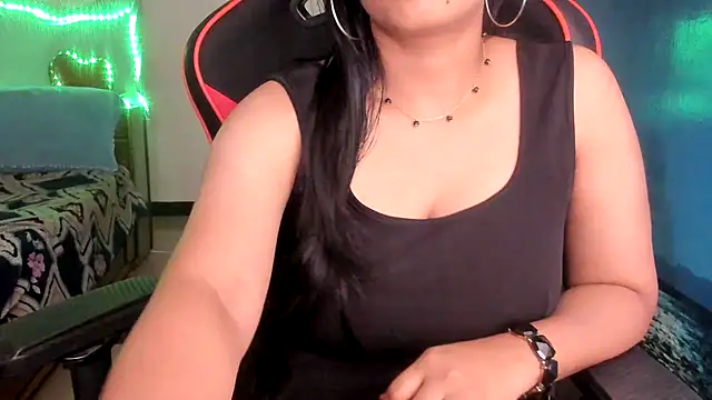 Snapshot of South_indian_tickly chatting on June 6, 2026, 6:45 pm South indian tickly online show from June 6, 2026, 6:45 pm
