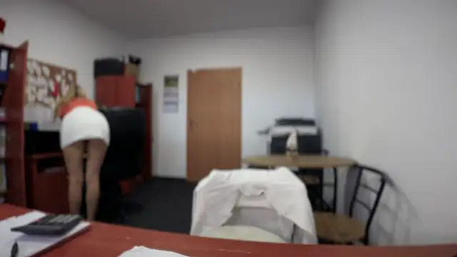 legsLONG online show from December 18, 2024, 7:47 am