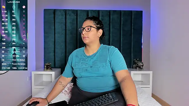 DanielleEvans  online show from January 13, 2026, 11:26 am