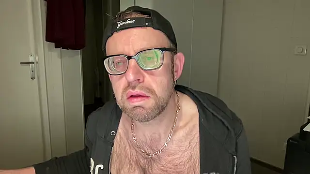 Snapshot of FABIOGLASSES chatting on January 5, 2025, 5:30 pm FABIOGLASSES online show from January 5, 2025, 5:30 pm