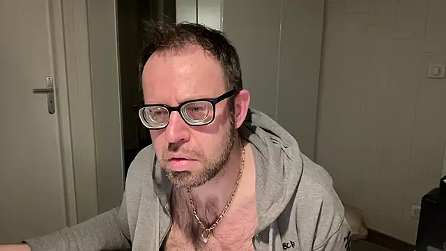 Snapshot of FABIOGLASSES chatting on January 19, 2025, 9:23 pm FABIOGLASSES online show from January 19, 2025, 9:23 pm