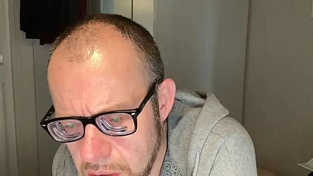 Snapshot of FABIOGLASSES chatting on November 16, 2025, 1:39 pm FABIOGLASSES online show from November 16, 2025, 1:39 pm