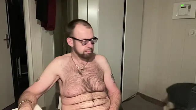 FABIOGLASSES online show from April 28, 2026, 12:31 am