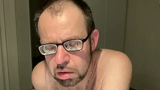 Snapshot of FABIOGLASSES chatting on May 14, 2026, 11:55 pm FABIOGLASSES online show from May 14, 2026, 11:55 pm