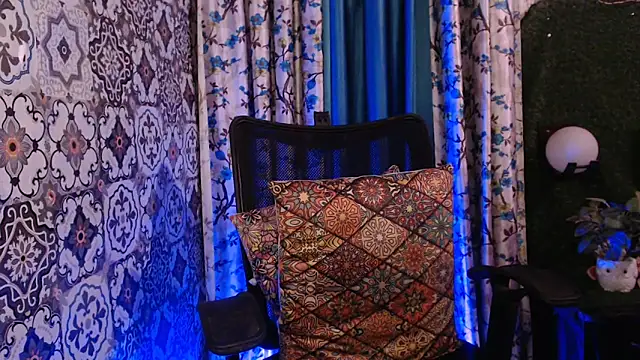 Snapshot of The_Divine_Love chatting on April 19, 2026, 7:16 pm The Divine Love online show from April 19, 2026, 7:16 pm