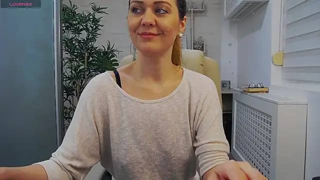 EllaMilf  online show from January 25, 2025, 8:42 am