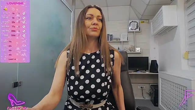 EllaMilf  online show from March 6, 2025, 6:37 pm