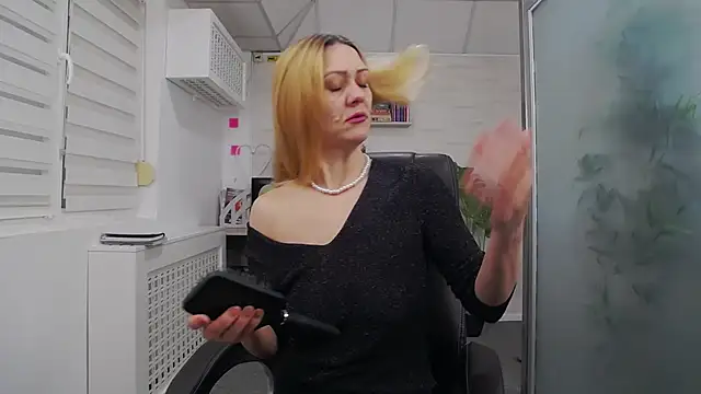 EllaMilf  online show from November 12, 2025, 1:33 pm