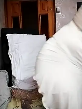 ImyoursLilu32 online show from December 22, 2025, 4:15 pm