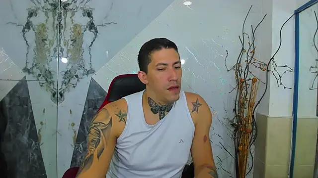 yeckodream online show from December 15, 2025, 4:39 am