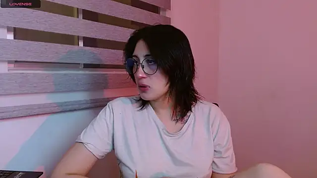Red-moon1 online show from December 16, 2024, 1:11 pm