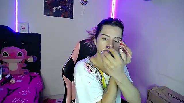 Snapshot of yuliana_19 chatting on October 6, 2025, 9:51 am yuliana 19 online show from October 6, 2025, 9:51 am