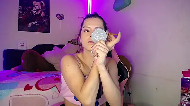 Snapshot of yuliana_19 chatting on December 17, 2025, 12:11 pm yuliana 19 online show from December 17, 2025, 12:11 pm