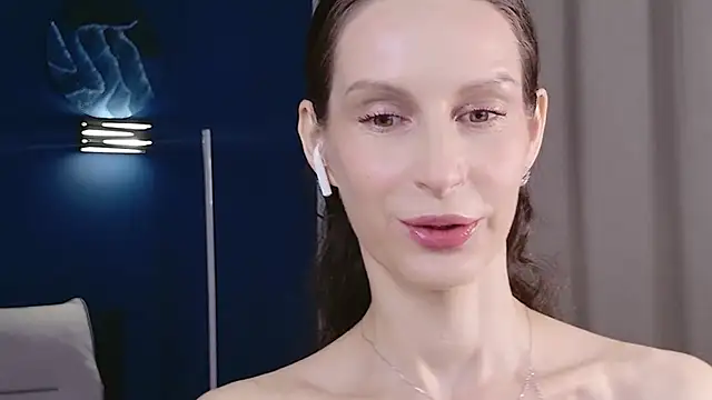 Mila Anders online show from April 3, 2026, 4:54 am