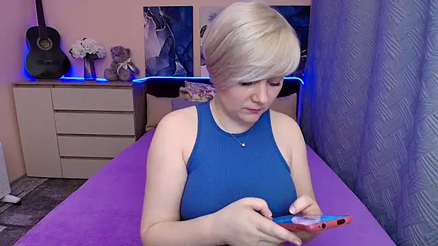 Snapshot of BlondPearl chatting on May 14, 2026, 11:28 am BlondPearl online show from May 14, 2026, 11:28 am
