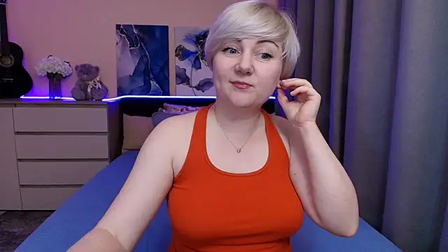 Snapshot of BlondPearl chatting on June 23, 2026, 7:45 pm BlondPearl online show from June 23, 2026, 7:45 pm