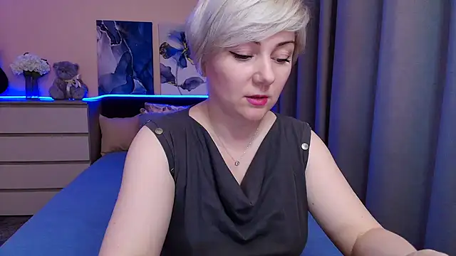Snapshot of BlondPearl chatting on June 24, 2026, 9:03 pm BlondPearl online show from June 24, 2026, 9:03 pm