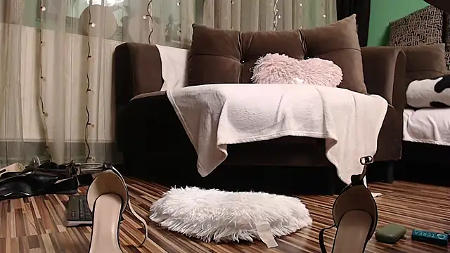 lovingfeetheels online show from October 13, 2025, 6:35 am