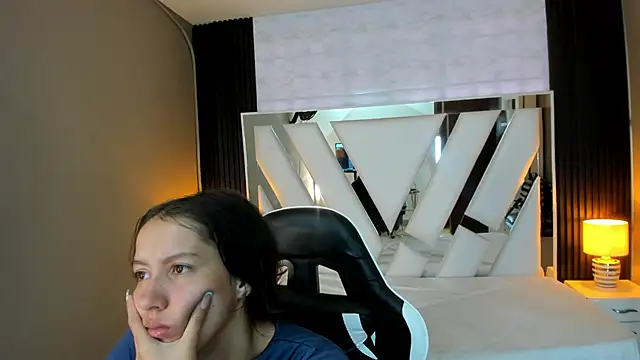 Linda4Petite online show from January 18, 2026, 2:21 pm