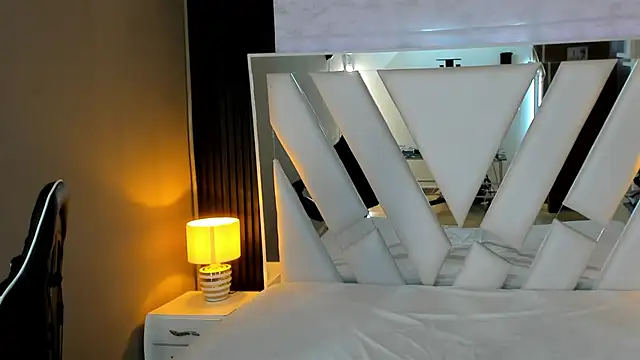 Linda4Petite online show from February 2, 2026, 5:55 pm