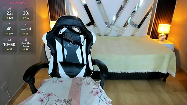 Linda4Petite online show from April 25, 2026, 7:11 pm