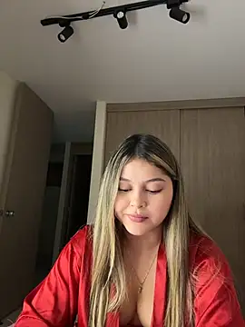 lunablossom  online show from March 11, 2026, 11:33 pm