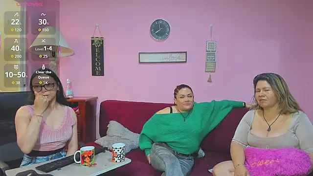 Snapshot of lesbiancuple chatting on October 11, 2025, 12:58 pm lesbiancuple online show from October 11, 2025, 12:58 pm