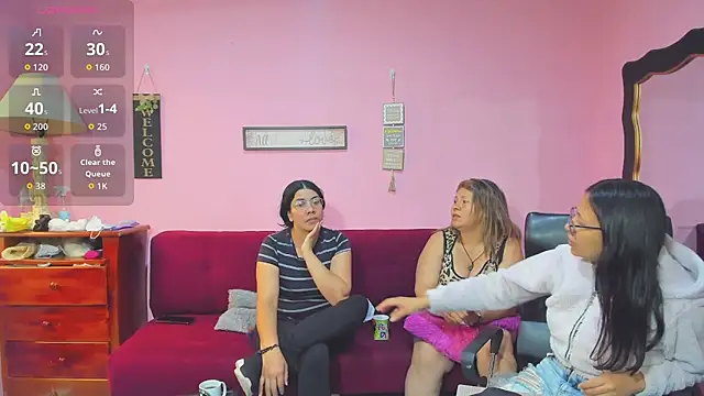 lesbiancuple online show from November 21, 2025, 1:43 pm