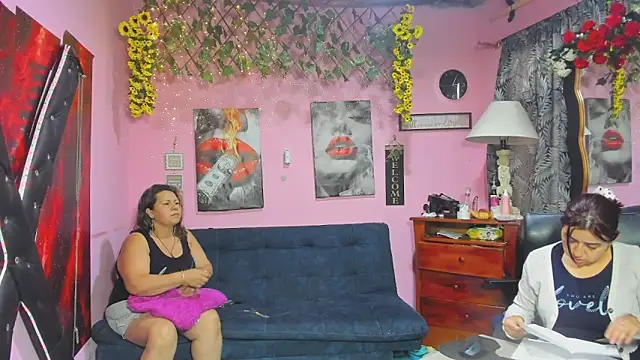 lesbiancuple online show from April 14, 2026, 11:49 am