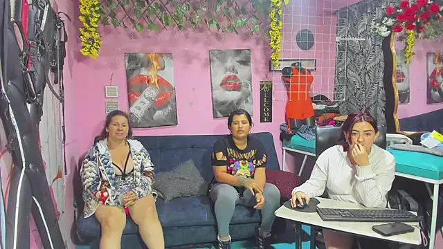 Snapshot of lesbiancuple chatting on May 12, 2026, 1:14 am lesbiancuple online show from May 12, 2026, 1:14 am