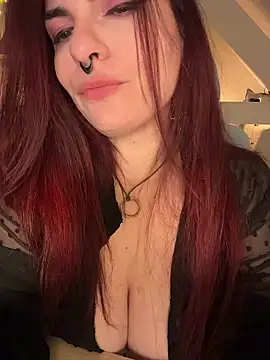 LunaMoongirl online show from January 5, 2026, 5:49 pm