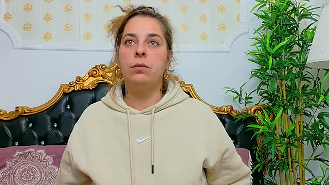 Snapshot of KarinaNoir chatting on May 1, 2026, 4:06 am KarinaNoir online show from May 1, 2026, 4:06 am