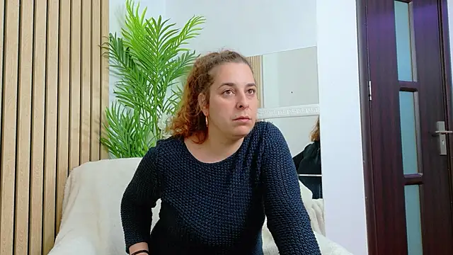 Snapshot of KarinaNoir chatting on May 6, 2026, 3:57 am KarinaNoir online show from May 6, 2026, 3:57 am
