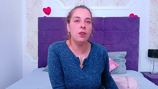 Snapshot of KarinaNoir chatting on May 7, 2026, 4:18 am KarinaNoir online show from May 7, 2026, 4:18 am