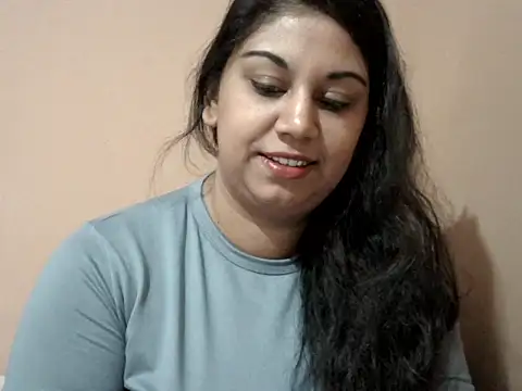 bellachow10 online show from May 18, 2026, 7:36 am