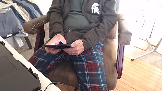 Snapshot of QueenDenizeAndTheCaptain chatting on December 3, 2024, 3:22 pm QueenDenizeAndTheCaptain online show from December 3, 2024, 3:22 pm