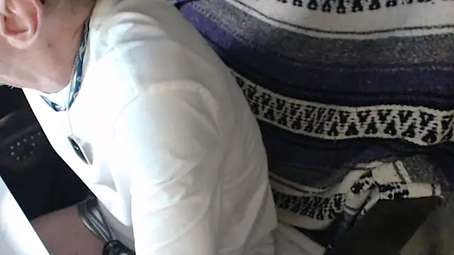 Snapshot of QueenDenizeAndTheCaptain chatting on October 17, 2025, 2:37 am QueenDenizeAndTheCaptain online show from October 17, 2025, 2:37 am