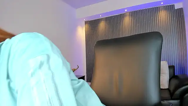 kimbrownn online show from December 17, 2025, 12:55 pm