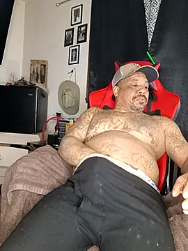 yellowwetfox online show from March 1, 2025, 11:17 am