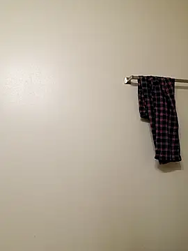 Snapshot of yellowwetfox chatting on April 13, 2026, 12:43 pm yellowwetfox online show from April 13, 2026, 12:43 pm