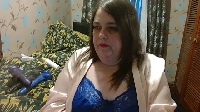 HouseWifeWhore Milf online show from February 17, 2026, 5:19 pm