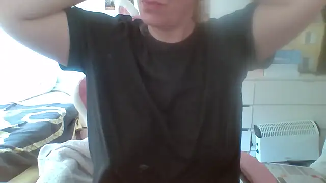 Snapshot of BondageGirl35 chatting on March 25, 2026, 4:46 pm BondageGirl35 online show from March 25, 2026, 4:46 pm