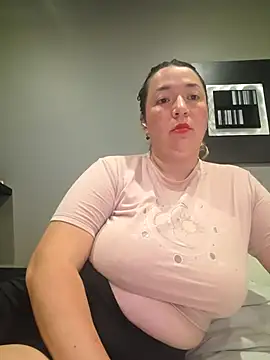 isabella rossse online show from March 3, 2026, 8:26 pm