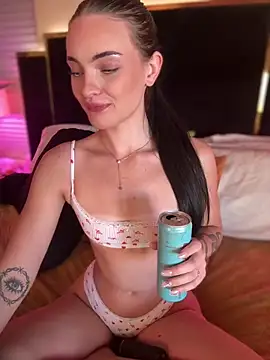 Snapshot of KarissaChantelle chatting on June 19, 2026, 5:28 pm KarissaChantelle online show from June 19, 2026, 5:28 pm