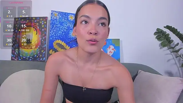 TIFFANYRUSSO online show from March 17, 2026, 6:28 am