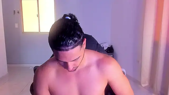 Snapshot of Kris_Khalifa69 chatting on May 15, 2026, 2:02 pm Kris Khalifa69 online show from May 15, 2026, 2:02 pm