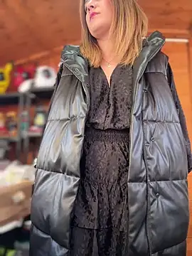 Snapshot of DaisyVibesss chatting on December 31, 2024, 10:48 am DaisyVibesss online show from December 31, 2024, 10:48 am